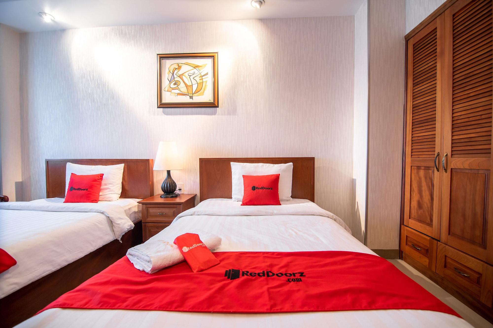 White Lion Hotel Хошимин Екстериор снимка