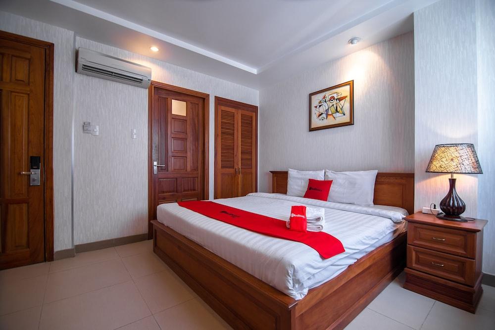 White Lion Hotel Хошимин Екстериор снимка
