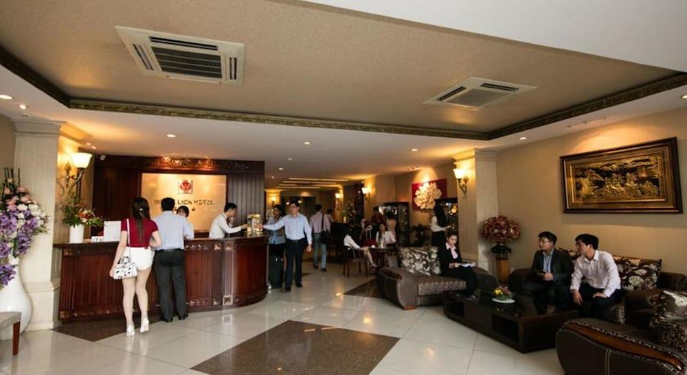 White Lion Hotel Хошимин Екстериор снимка