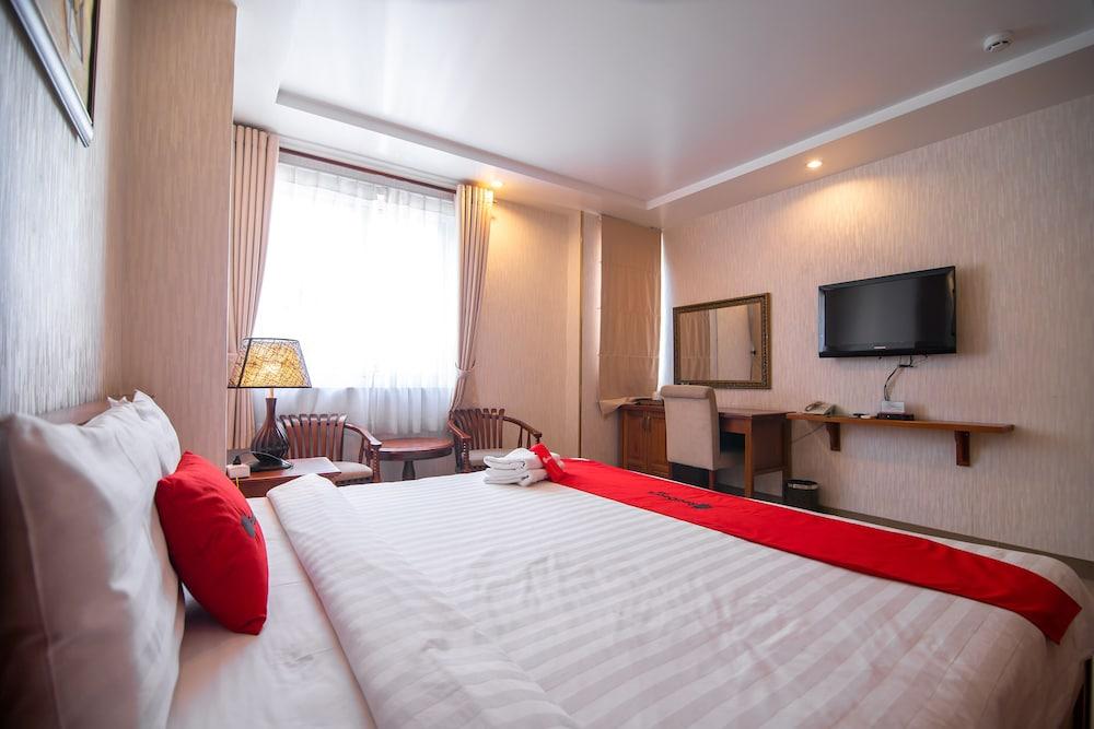 White Lion Hotel Хошимин Екстериор снимка