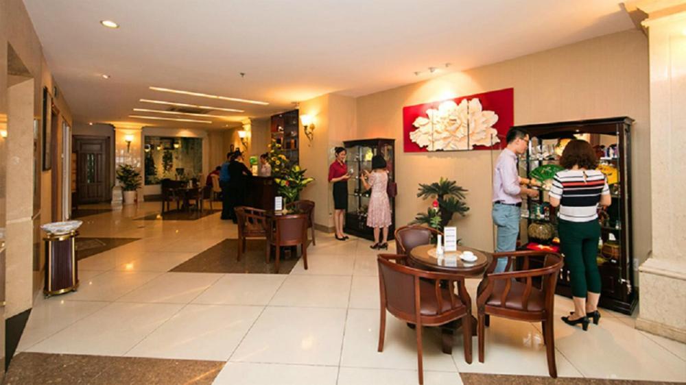 White Lion Hotel Хошимин Екстериор снимка