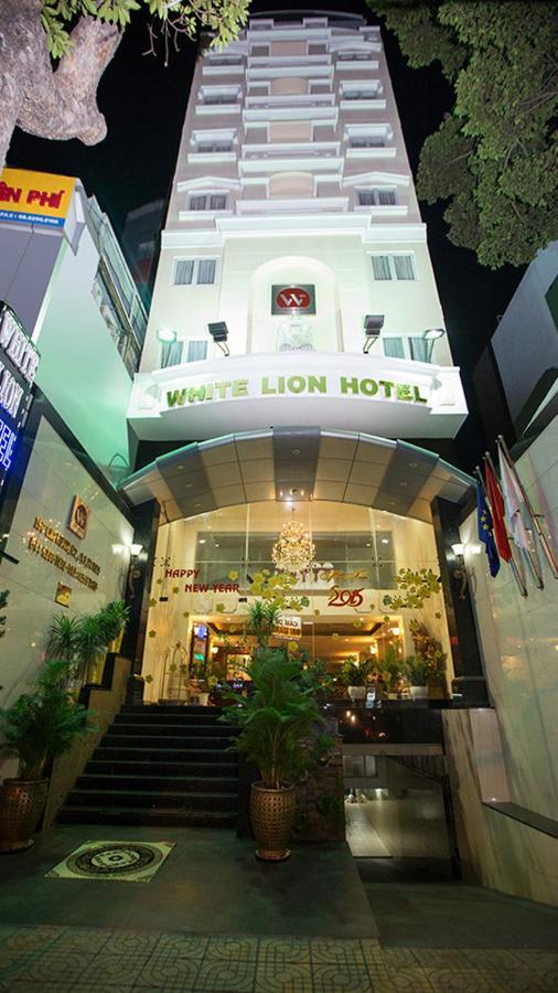 White Lion Hotel Хошимин Екстериор снимка