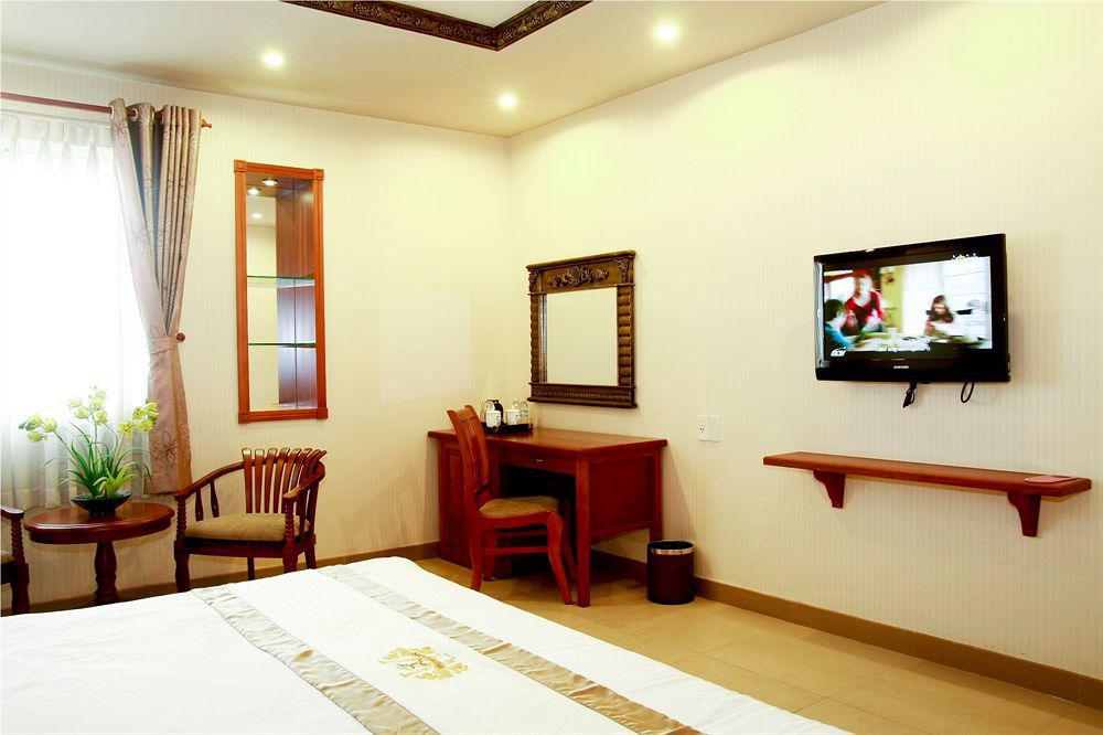 White Lion Hotel Хошимин Екстериор снимка